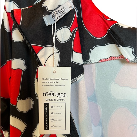 Measor NWT Christmas dress.  Red and white Santa hats on black. Size XXL - Picture 3 of 4